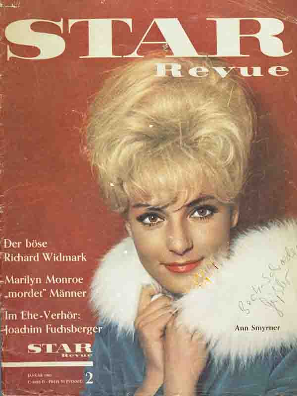 Titelblatt der 'Star Revue' Ausgabe Nummer 2 vom Januar 1961 mit einem Porträt der Schauspielerin Ann Smyrner mit blonder Hochsteckfrisur und Pelzkragen., fotografiert von Ingeborg Bock-Schroeder.